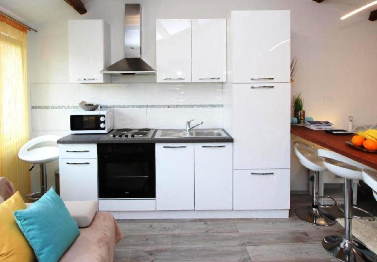 Monte B. Exclusive Apartment ロヴィニ エクステリア 写真