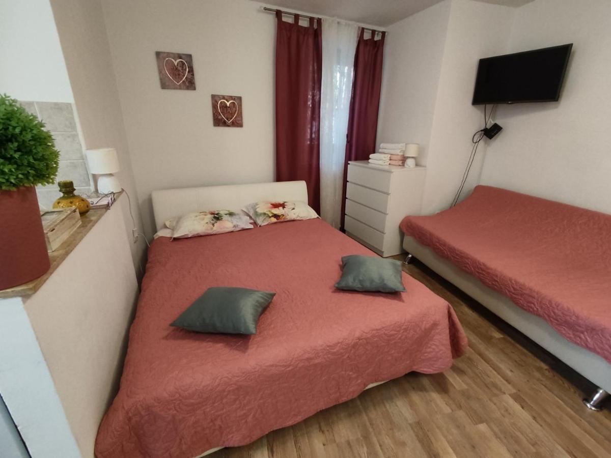 Monte B. Exclusive Apartment ロヴィニ エクステリア 写真