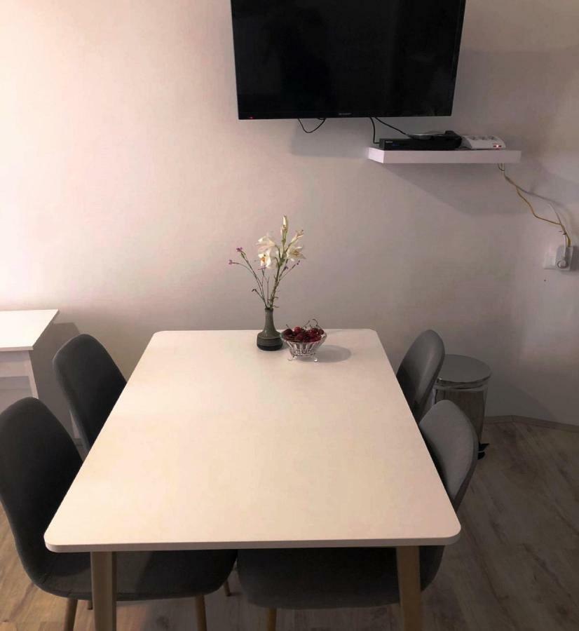 Monte B. Exclusive Apartment ロヴィニ エクステリア 写真